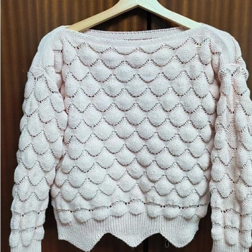 Chic Scallop Knit Sweater in Soft Pink
